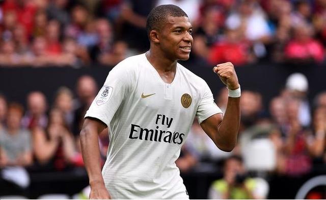 包含甘冈击败对手，继续在法国顶级联赛取得胜利的词条