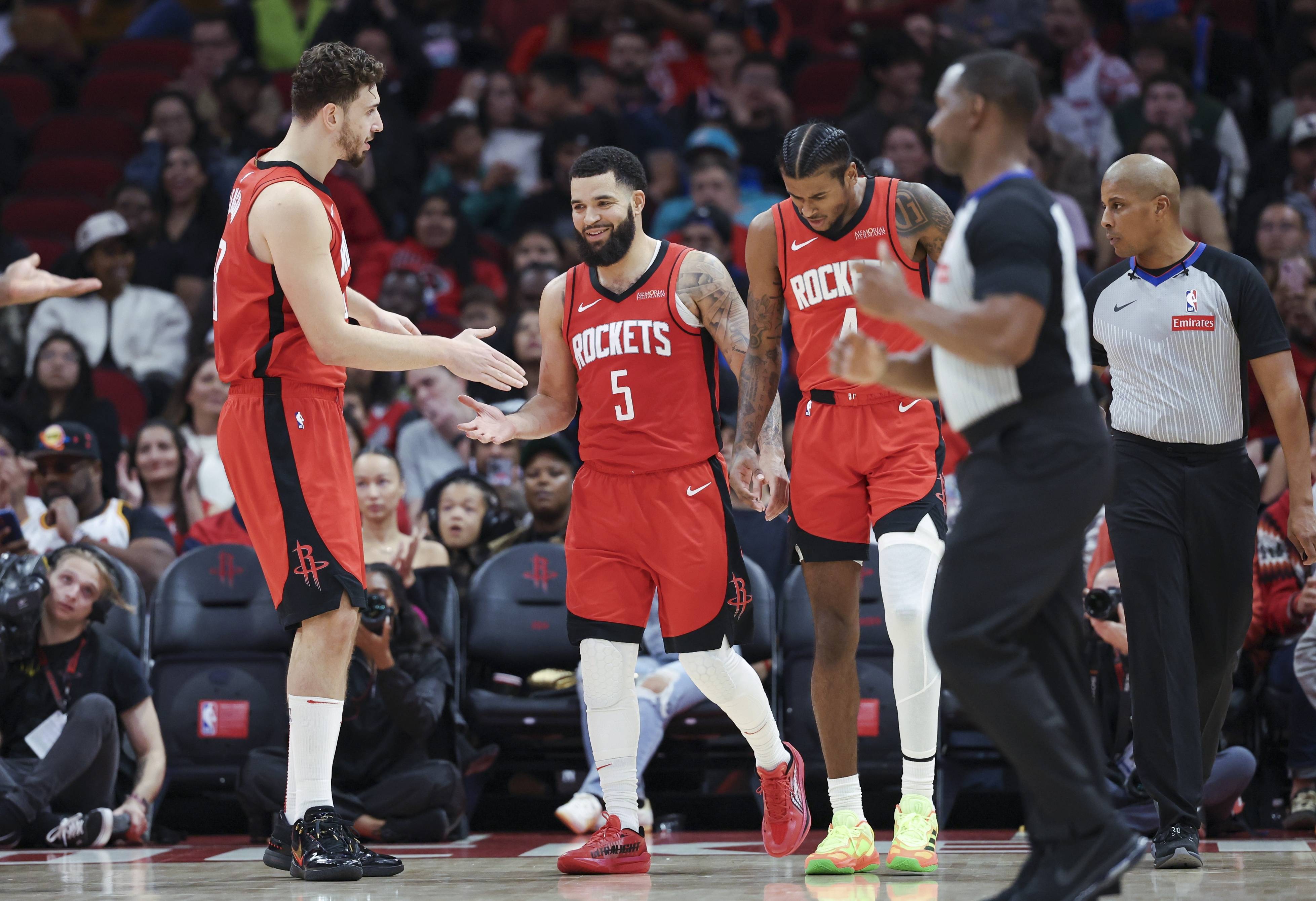 米切尔复出首战，连续三场30+状态火爆，火箭成为焦点！